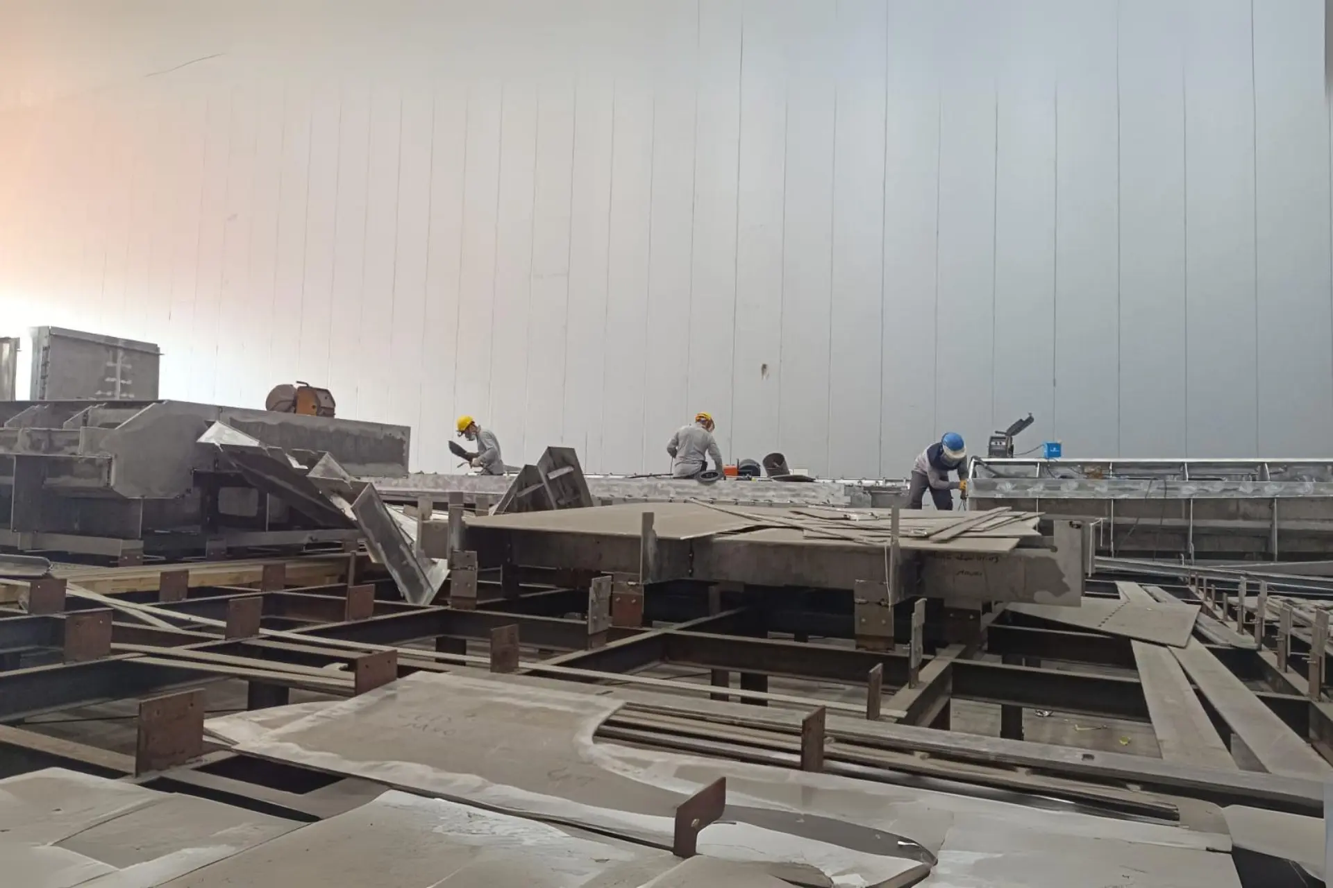 The construction of the yacht's aluminum covers is in progress.